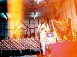 A mysterious divine light, emerged from nowhere, and landed straight on Sriram Sir during a meeting in Hyderabad in the 90s.